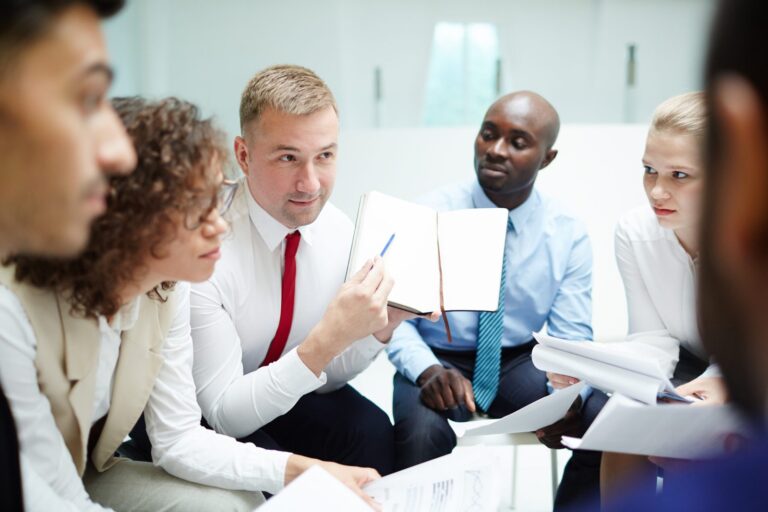 Présentation visuelle d’un business plan sur fond de stratégie financière